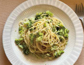 ブロッコリーのオイル蒸しとしらすのパスタ